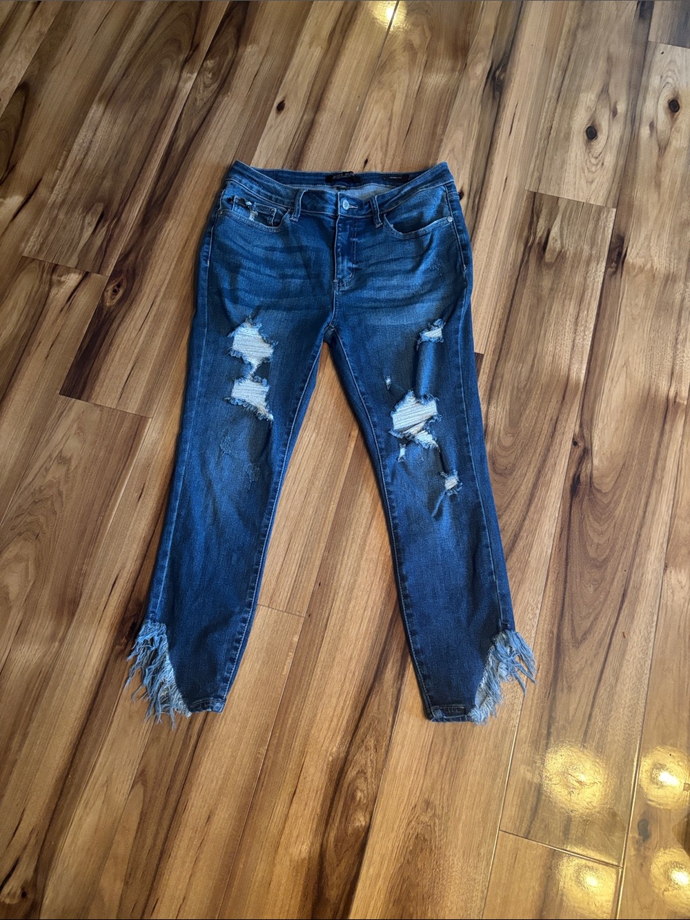 Judy Blue Dark Blue Distressed Ankle Jeans with Frayed Hem